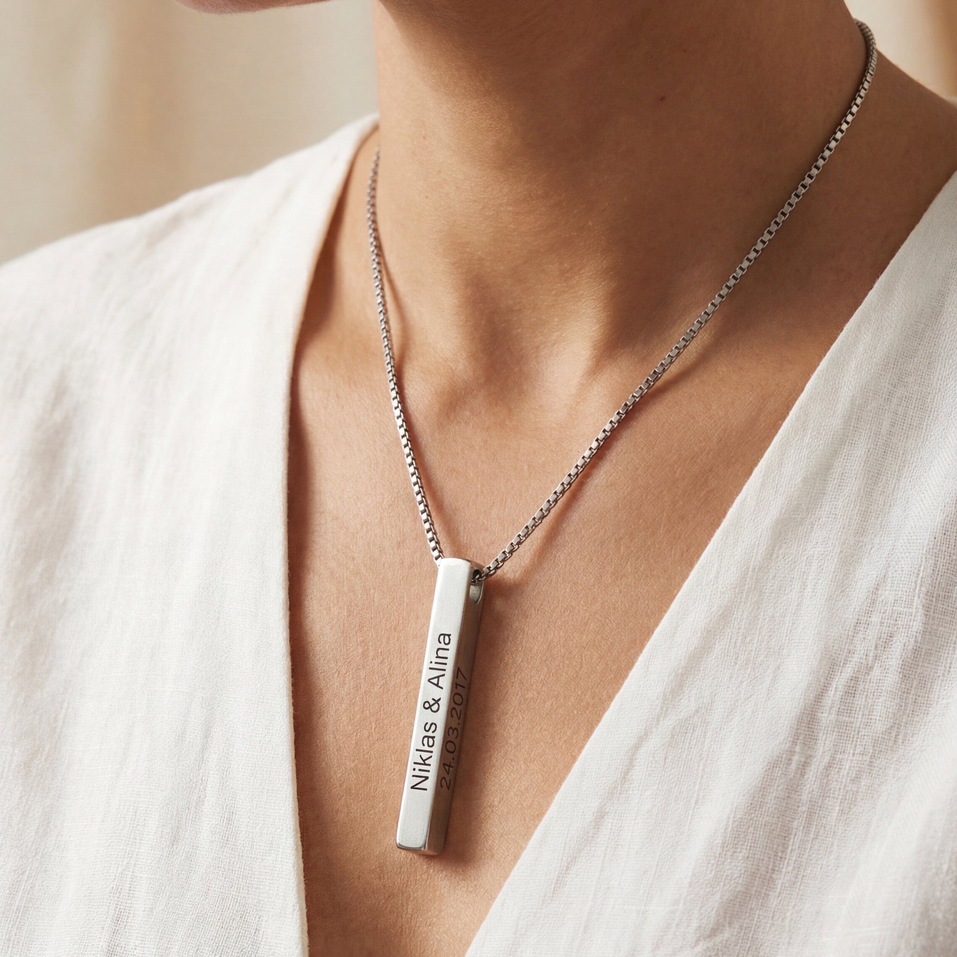 Säule mit Gravur Farbe Silber